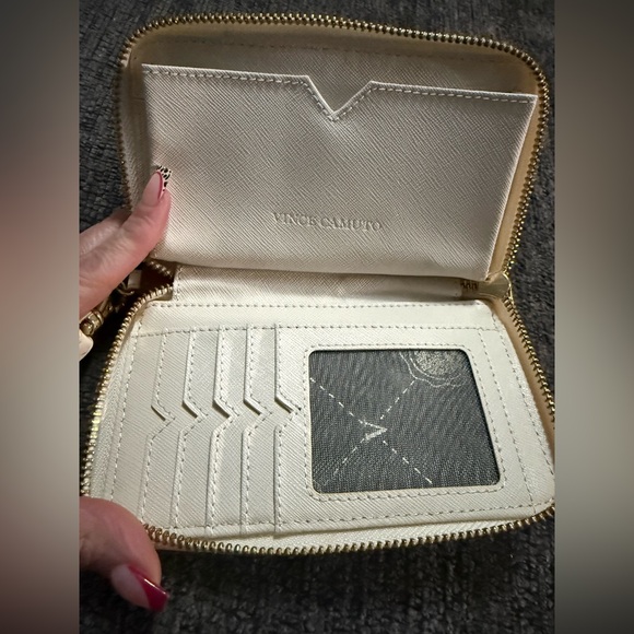 ✨ Vince Camuto Zip-Around Wristlet Wallet ✨ - Picture 5 of 7